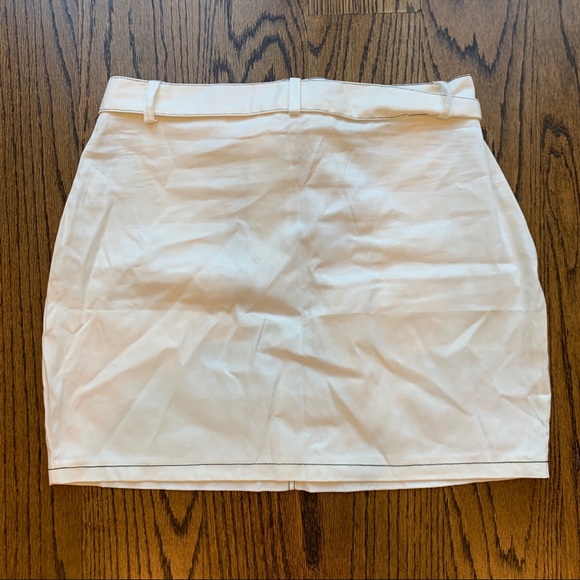 white denim mini skirt with contrast stitching - Picture 4 of 4